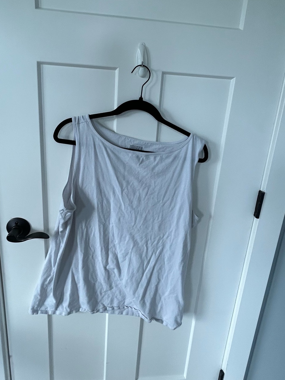 Duluth Trading Co White Women's Sleeveless Tank